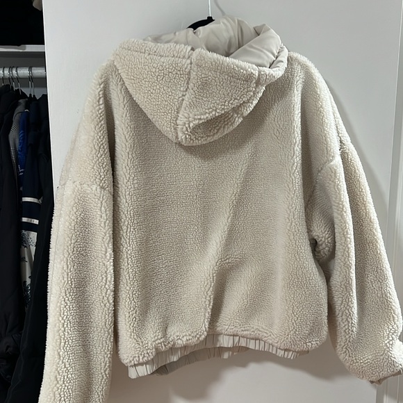 Reversible Alo Sherpa / Waterproof Cropped Jacket - Picture 7 of 8